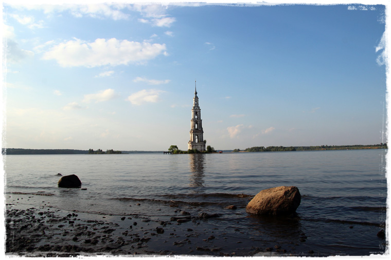 По России с любовью: затонувшая церковь в Калязине