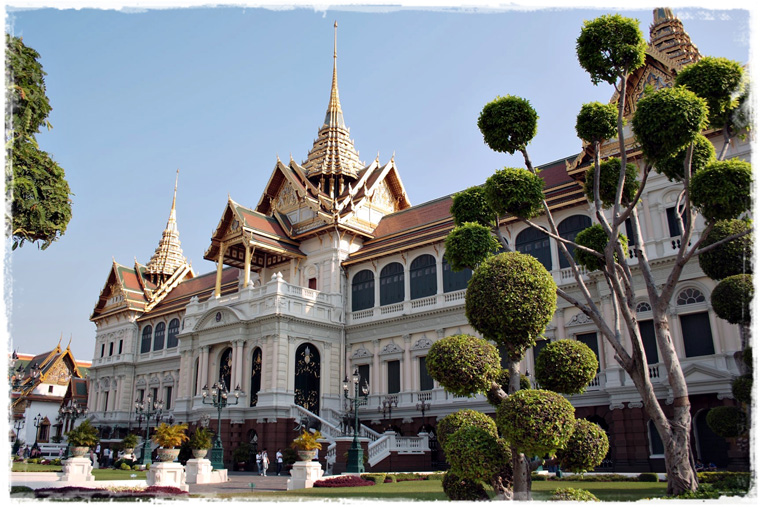 Бангкок. Королевский Дворец. Чего же здесь больше: золота или людей?