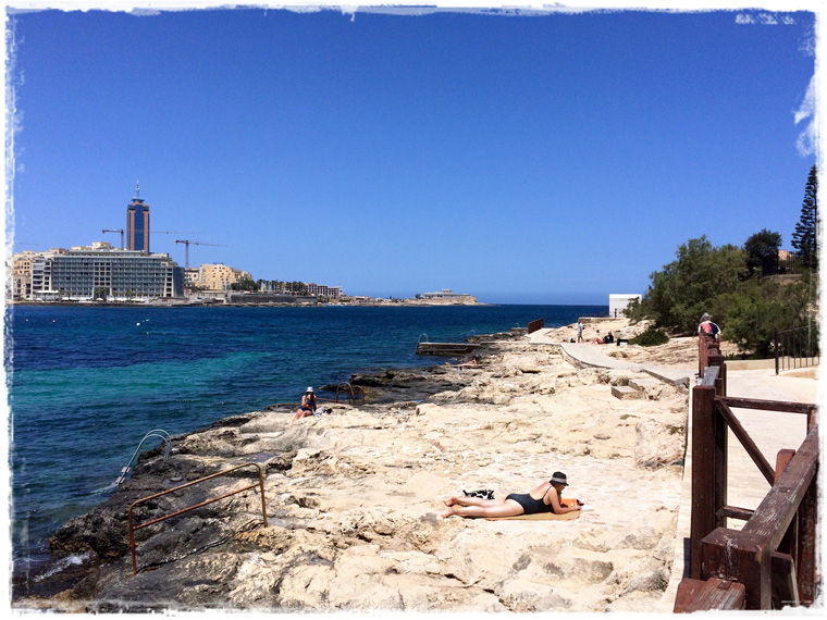 Городские пляжи Мальты