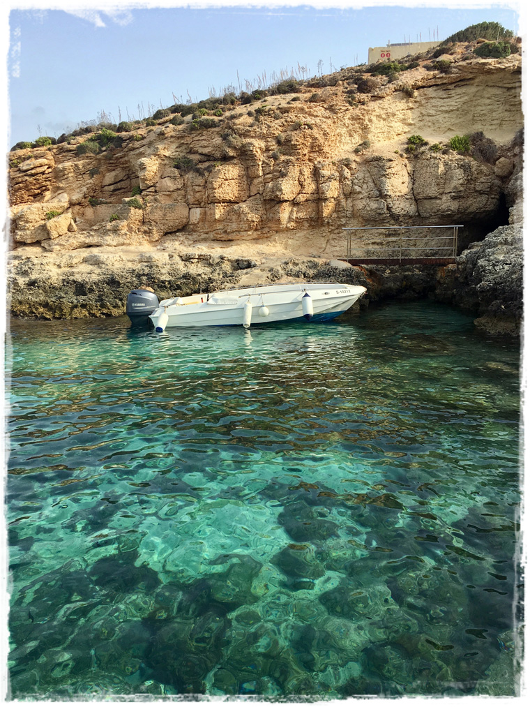 Мальта. Пляж Blue Lagoon и борьба за место под солнцем